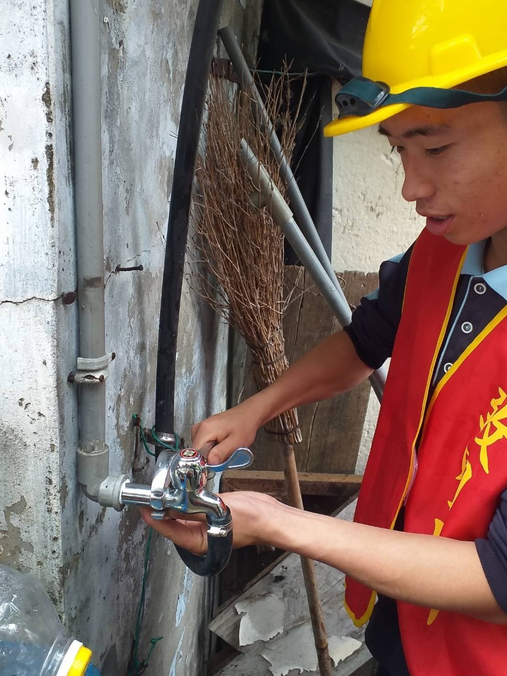 致用高中學生修繕水電行善 替弱勢家庭維修水電獲好評